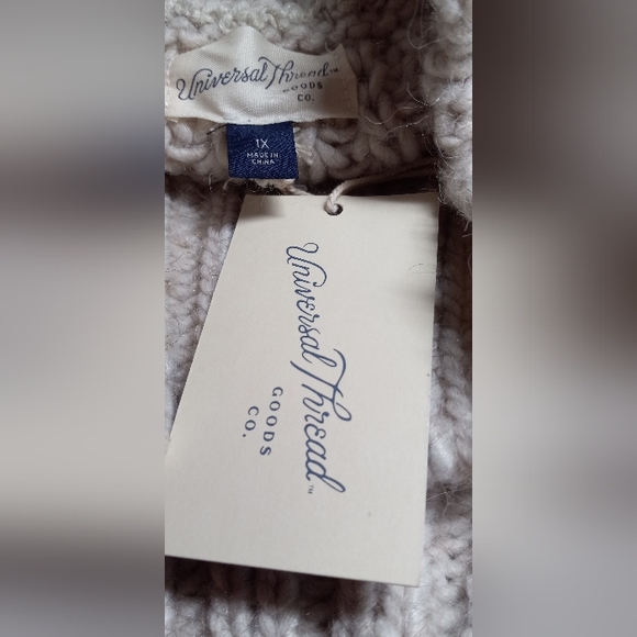 Chunky Knit Turtle neck sweater - Picture 2 of 6